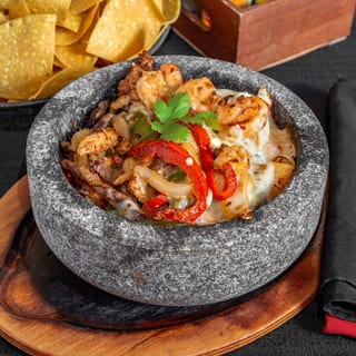 Molcajete Caliente